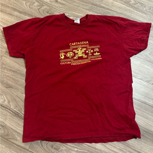 Medium Cartagena Columbia red wine Tshirt - Picture 2 of 2